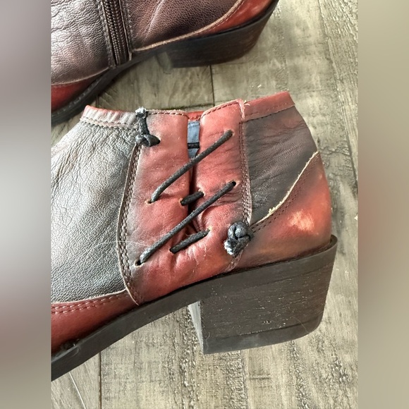 Unity In Diversity Red & Distressed Black/Brown Bootie, size 39. - Picture 8 of 14